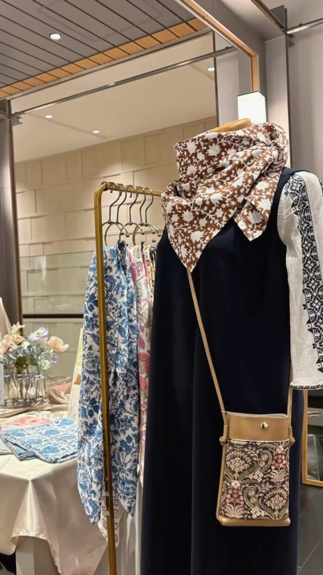 【POP UP 京急百貨店上大岡8月6日〜8月12日】

インド刺繍リボンや
生地などの素材に加え
軽やかなブロックプリントの
スカーフや
華やかなインド刺繍が映える
イタリアンレザーのバッグやポーチなどの雑貨も多数ご用意しております。

ぜひお気軽にお立ち寄りください💓

◆POP UP概要

開催期間：8月6日〜8月12日
開催場所：京急百貨店上大岡3階＝婦人雑貨売場【オゥマルシェ】インマルシェ2